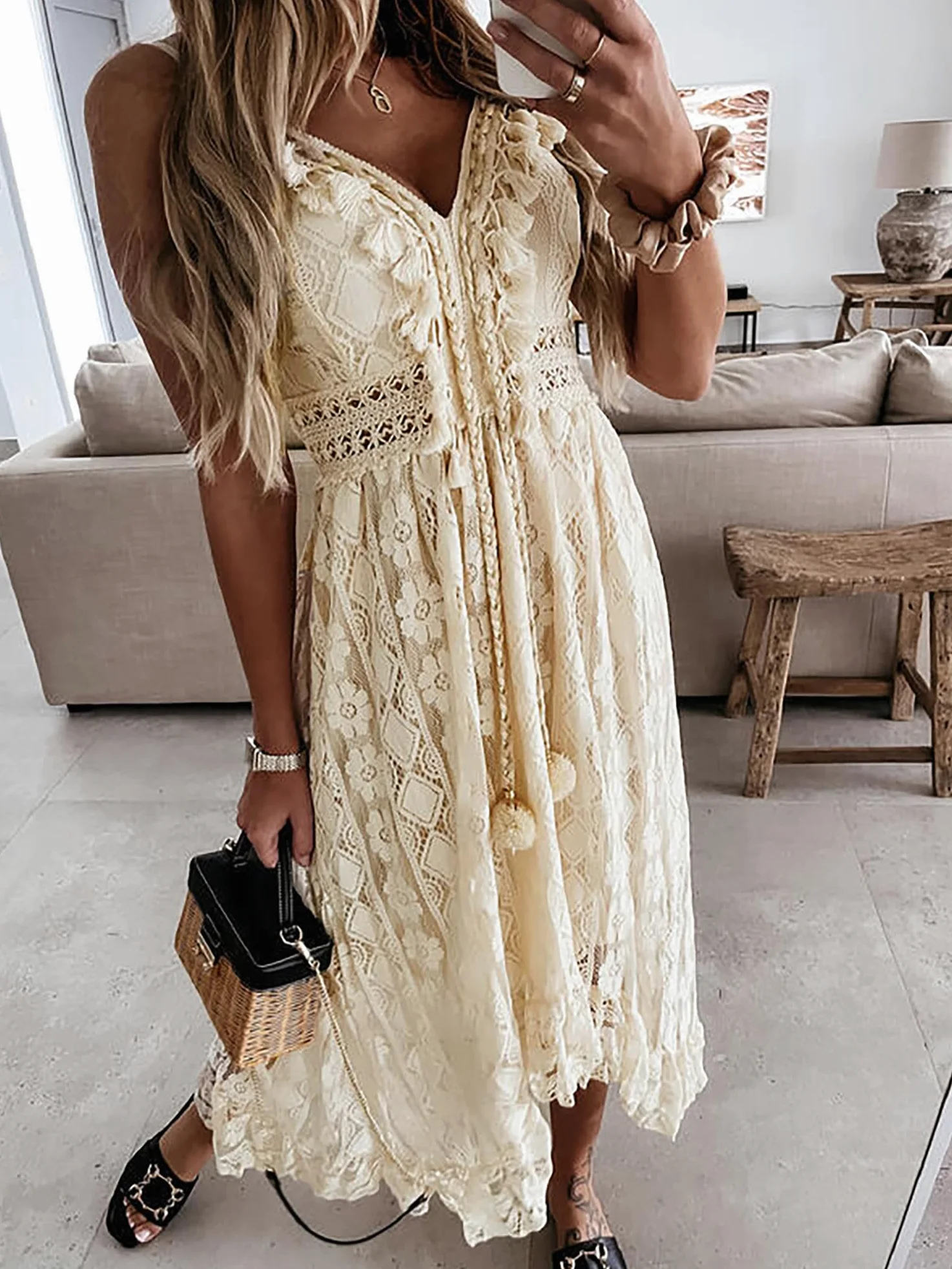 CUPSHE Robe d'été pour Femme Boho Maxi à Lacets avec Pompon col en V évasé à Volants Robes de Plage