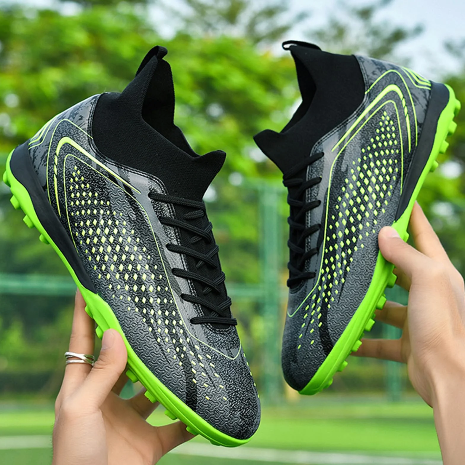 Donbest Chaussures de Football Garçon Crampons Enfant Chaussures de Futsal Fille Chaussures de Sport Antidérapants Adolescents