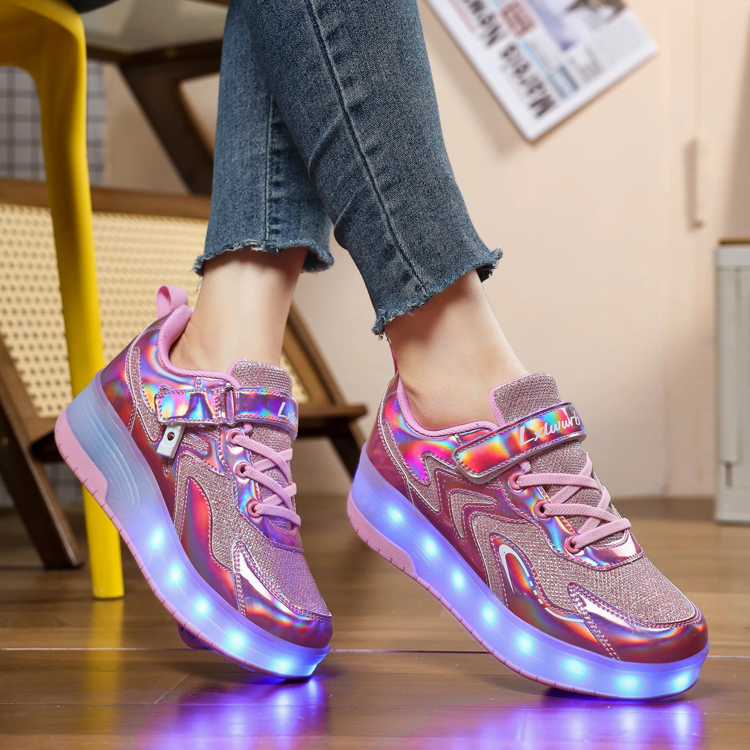 Garçon et Fille LED Lumières Clignotante Patins à roulettes,Unique Double Rétractables Roues Rechargeables,Skateboarding Shoes Outdoor Sports Gymnastique Sneakers