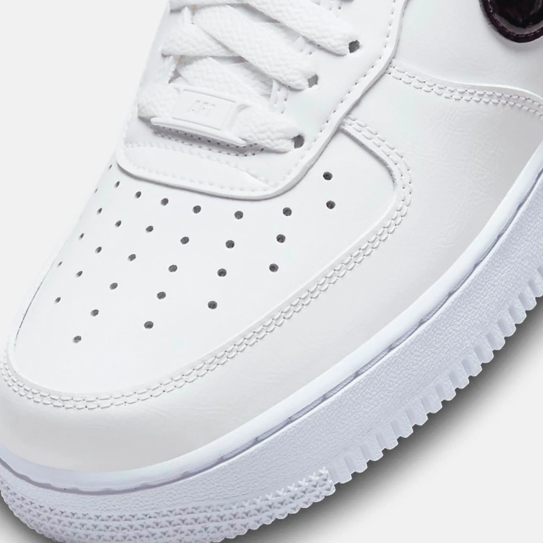 Nike - Air Force 1 07 Ess W - DJ9942103 - Couleur: Blanc-Orange - Pointure: