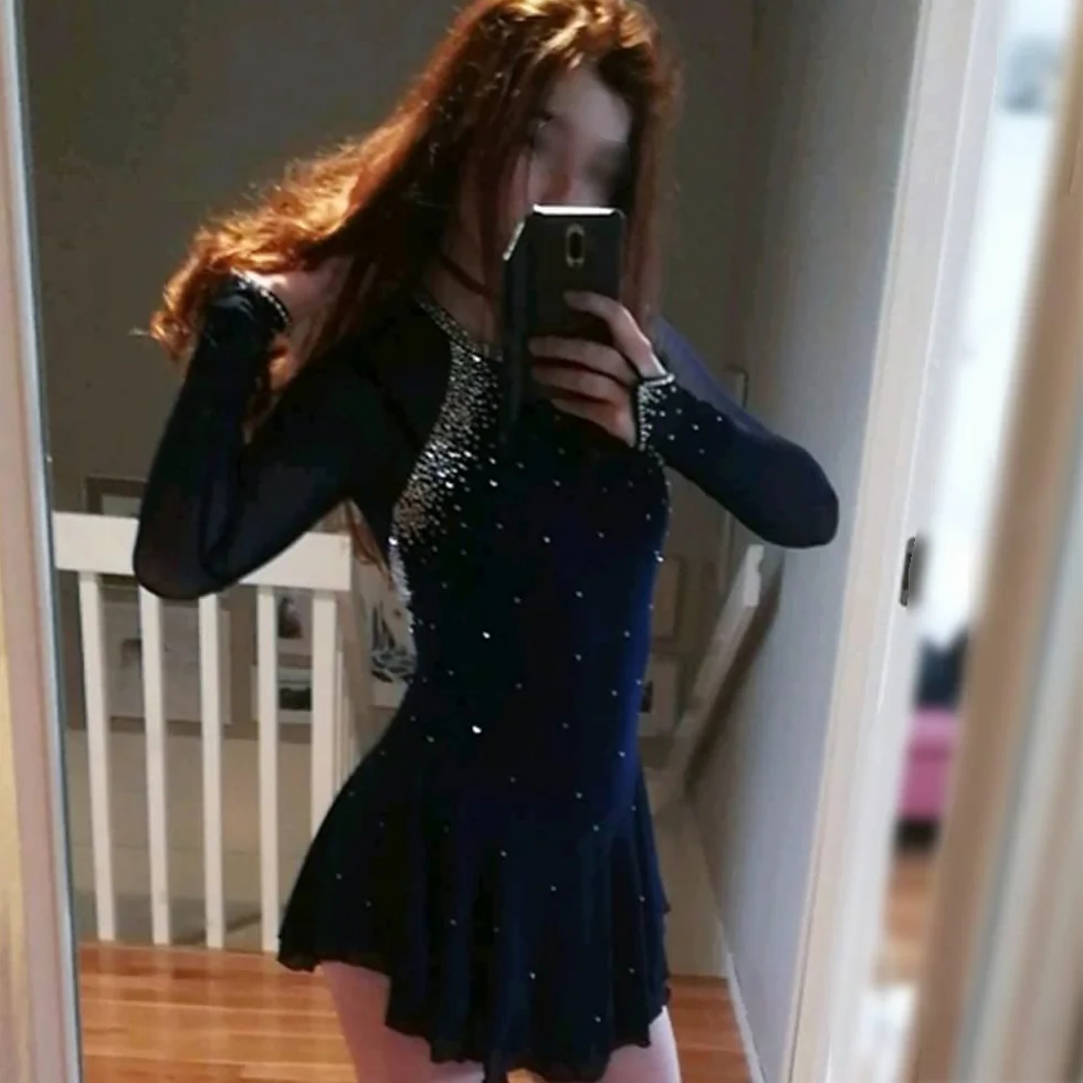 Jupe de patinage noire foncée pour femme - Costume de patinage artistique simple et généreux