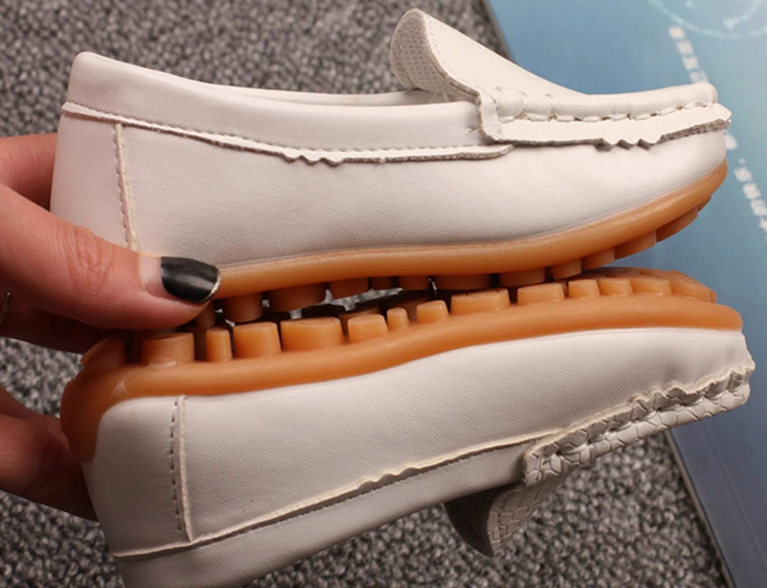 Mocassins pour Enfant Cuir Bateau Chaussures Garçon Mode Oxford Chaussures Fille Décontracté Confortable Mocassin Plates Loafers, Blanc 32 EU