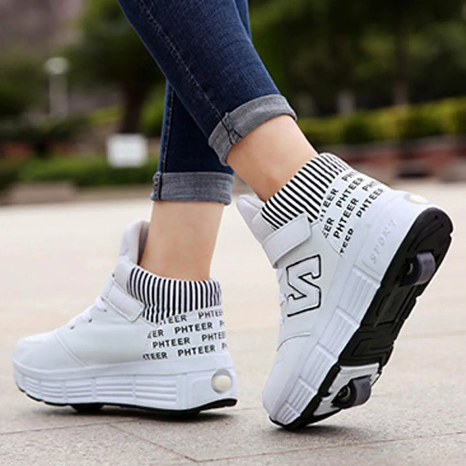 Chaussures À roulettes 2 Roues Skateboard Respirant Patins Retractable Basket a Roulette Enfants Technique, White-39